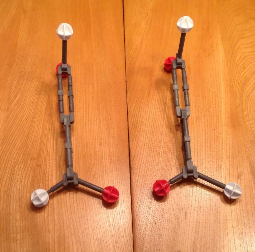model of two enantiomeric disubstituted allenes not superimposable